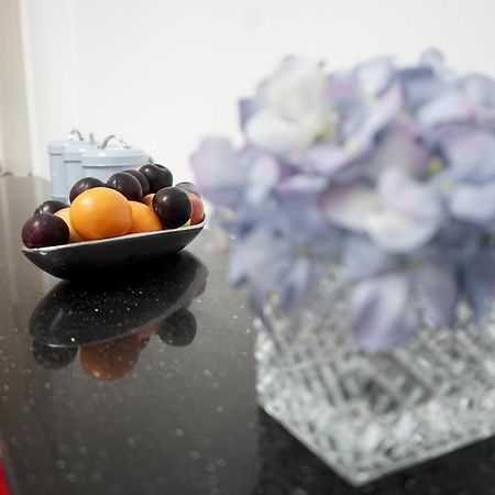 הוילה Luxury London House Sleeps 13, 2 Minutes To Metro מראה חיצוני תמונה