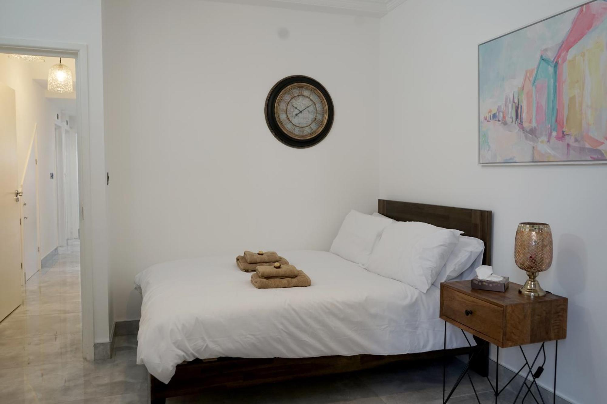 הוילה Luxury London House Sleeps 13, 2 Minutes To Metro מראה חיצוני תמונה
