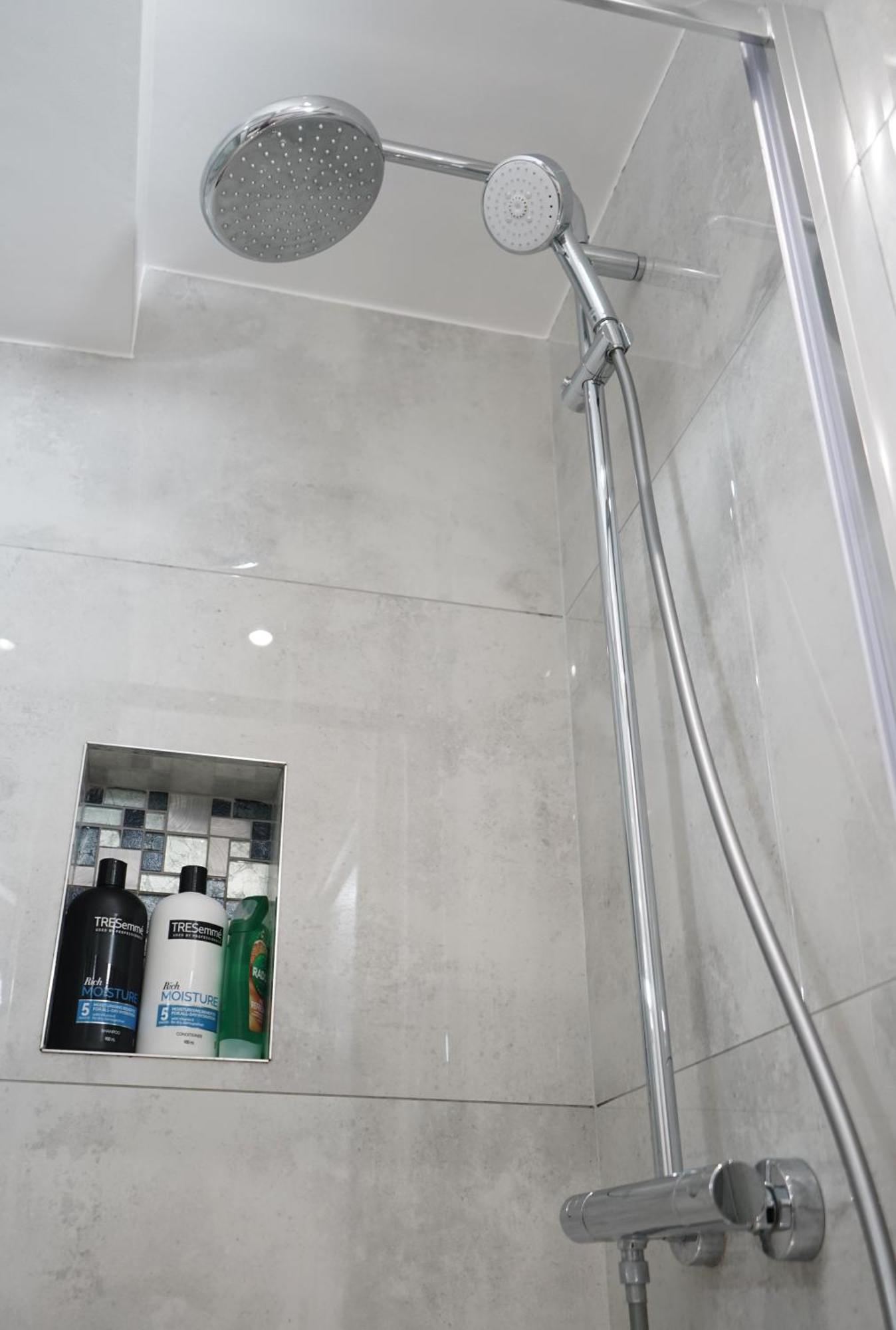 הוילה Luxury London House Sleeps 13, 2 Minutes To Metro מראה חיצוני תמונה