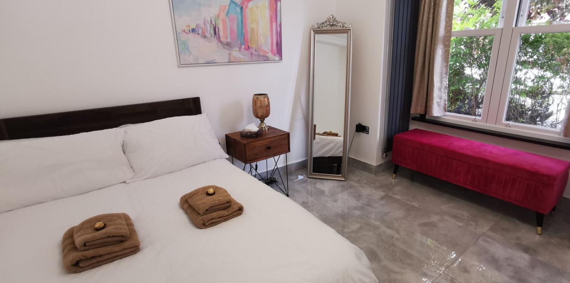 הוילה Luxury London House Sleeps 13, 2 Minutes To Metro מראה חיצוני תמונה