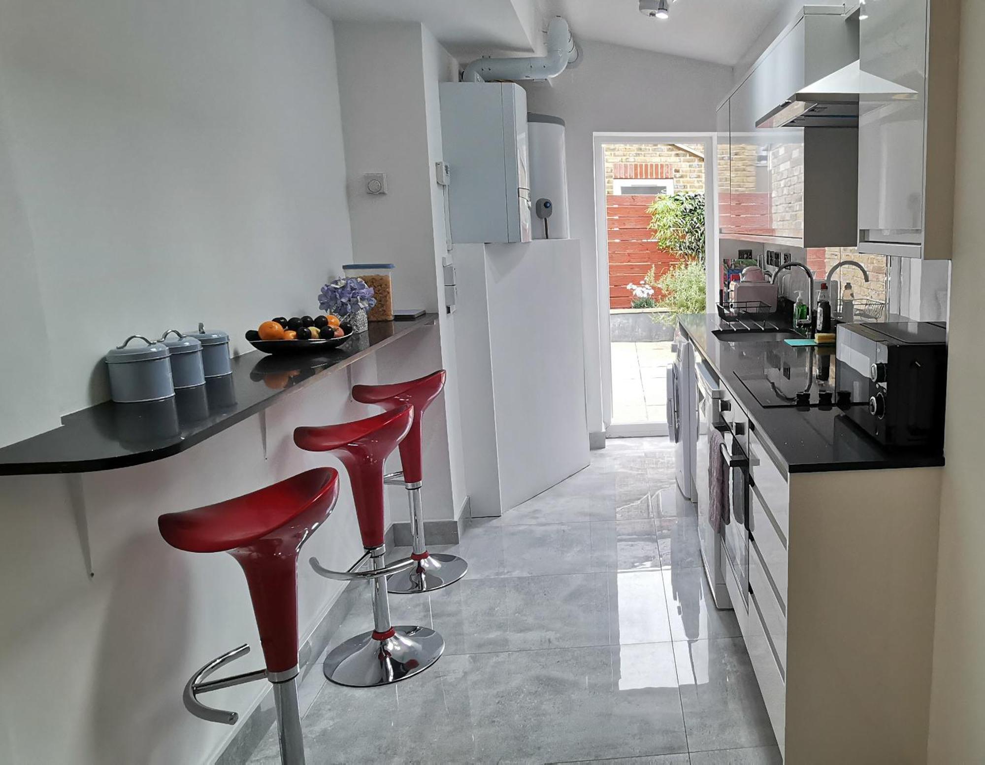 הוילה Luxury London House Sleeps 13, 2 Minutes To Metro מראה חיצוני תמונה
