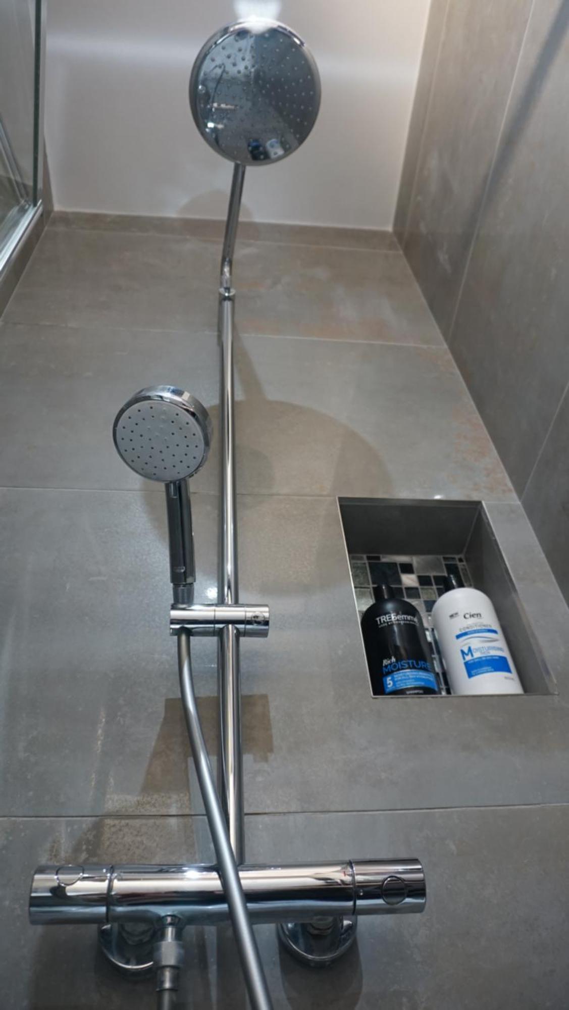 הוילה Luxury London House Sleeps 13, 2 Minutes To Metro מראה חיצוני תמונה