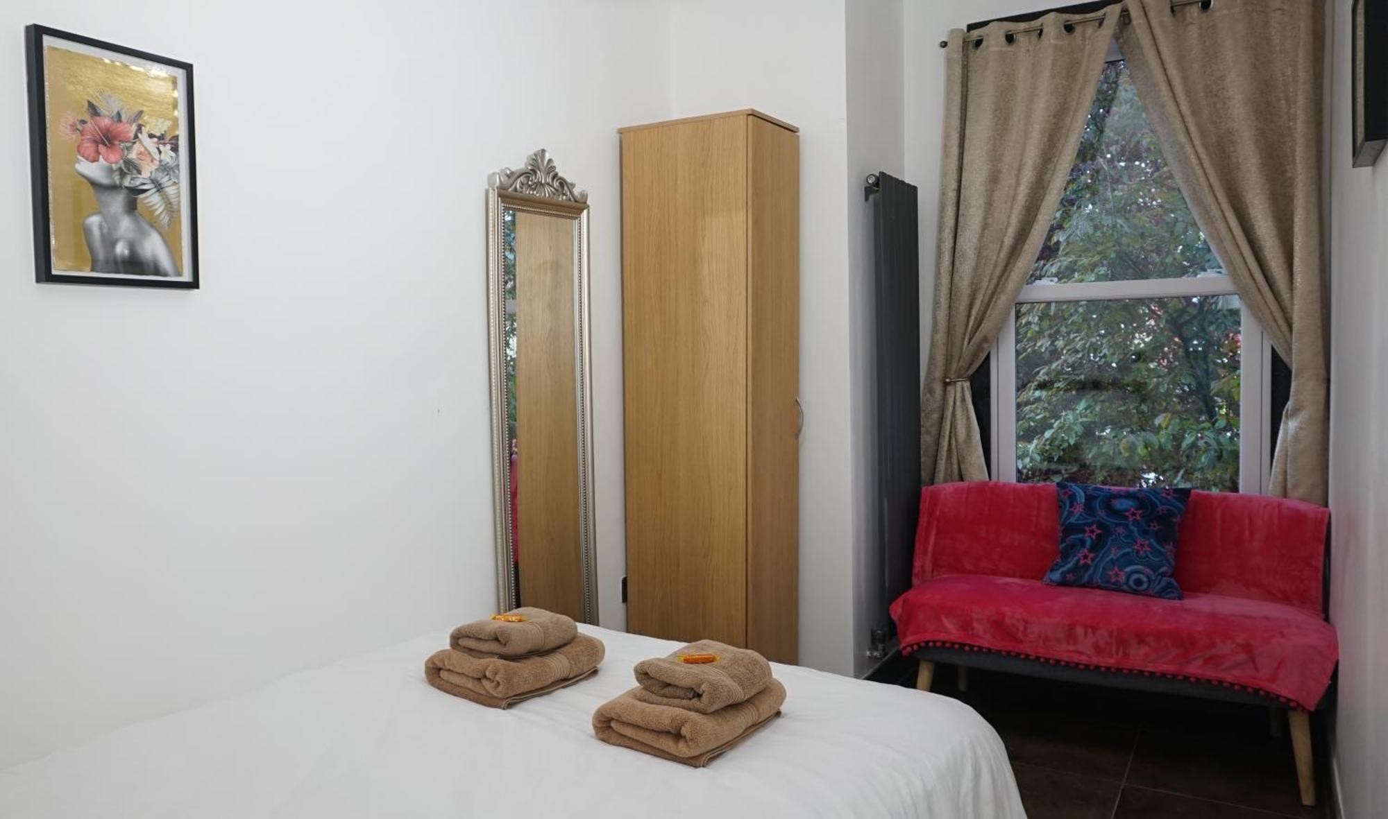 הוילה Luxury London House Sleeps 13, 2 Minutes To Metro מראה חיצוני תמונה