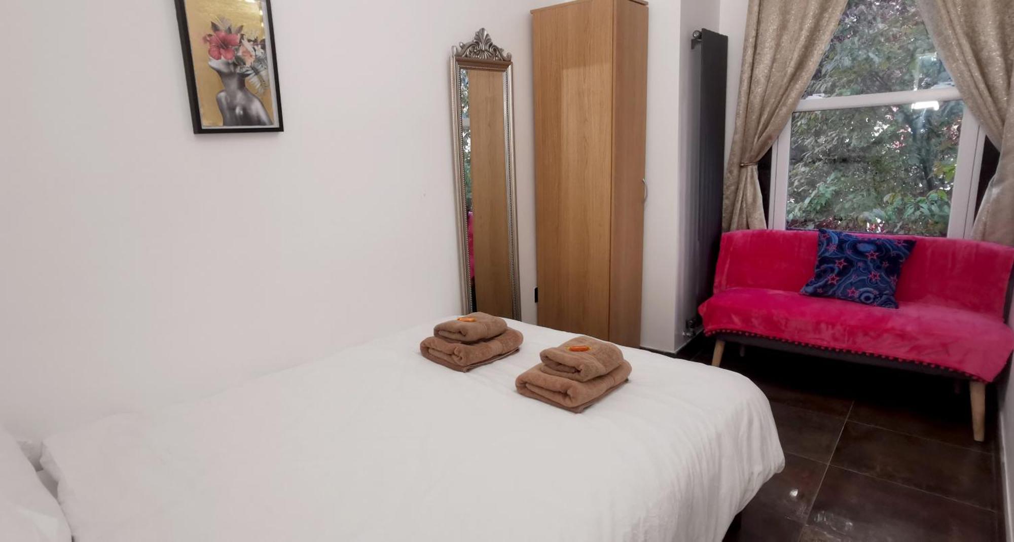 הוילה Luxury London House Sleeps 13, 2 Minutes To Metro מראה חיצוני תמונה