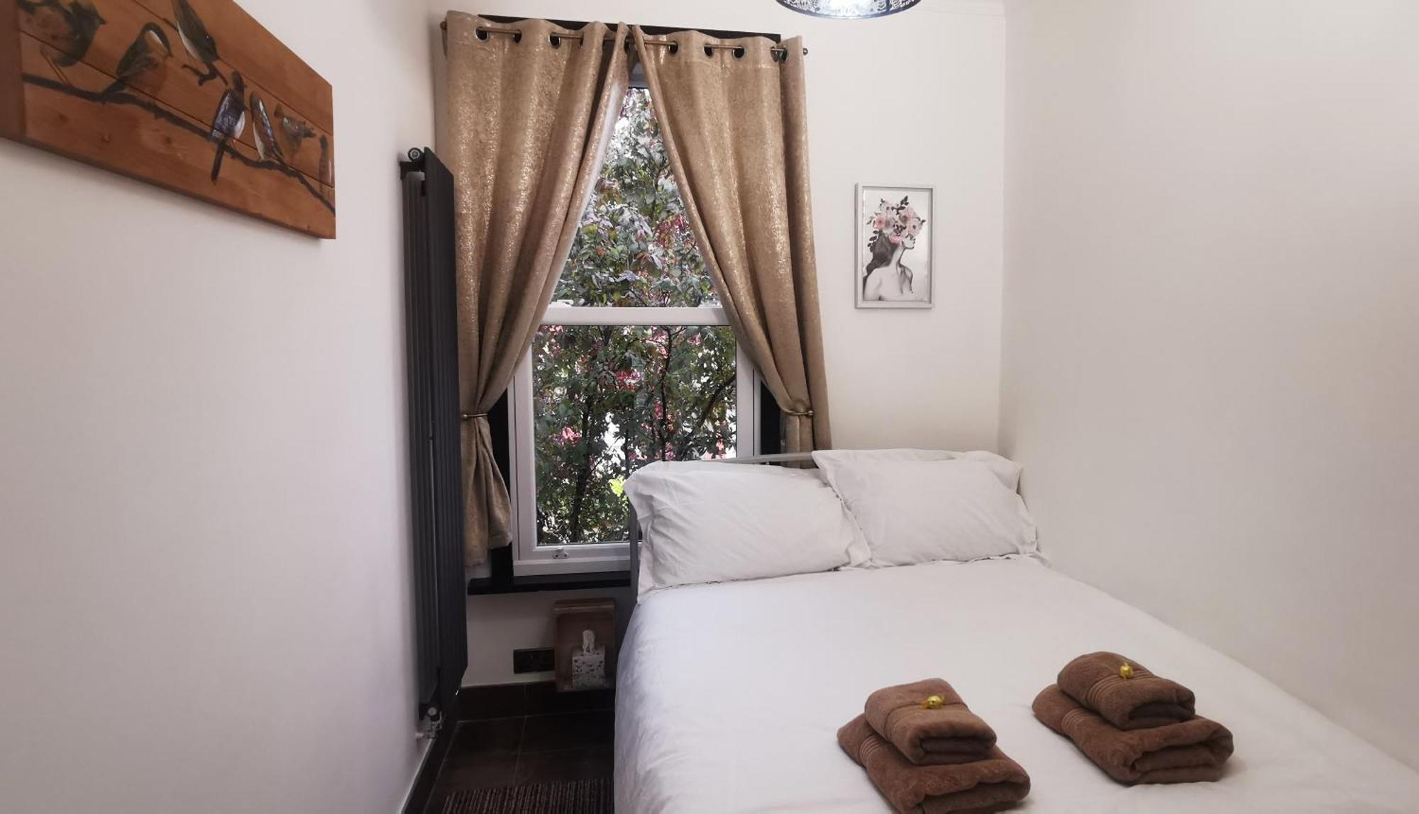 הוילה Luxury London House Sleeps 13, 2 Minutes To Metro מראה חיצוני תמונה