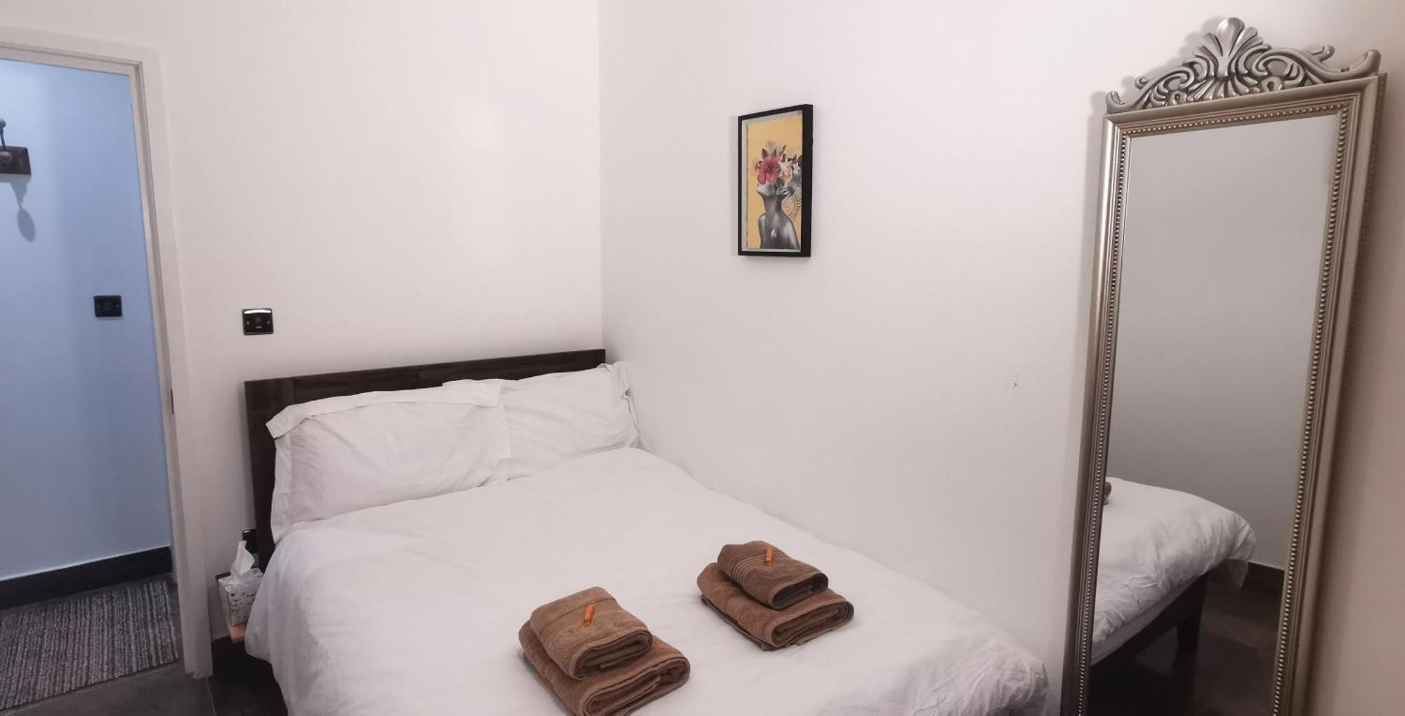 הוילה Luxury London House Sleeps 13, 2 Minutes To Metro מראה חיצוני תמונה