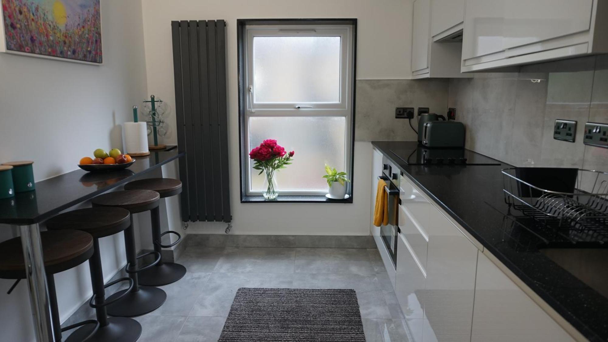 הוילה Luxury London House Sleeps 13, 2 Minutes To Metro מראה חיצוני תמונה
