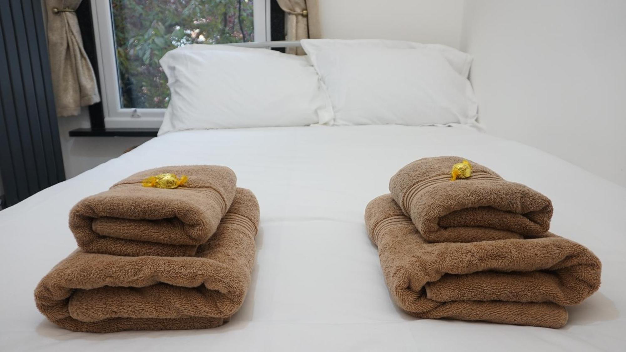 הוילה Luxury London House Sleeps 13, 2 Minutes To Metro מראה חיצוני תמונה